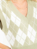 WOMEN'S SLEEVELESS V-NECK COLORBLOCK KNIT SWEATER VEST