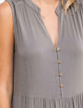 WOMEN'S SLEEVELESS V-NECK BUTTON UP TIERED MAXI DRESS